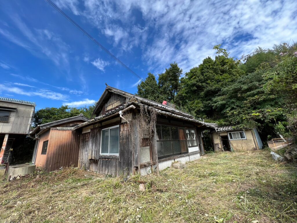 別アングル。手前は畑として使われていた区画