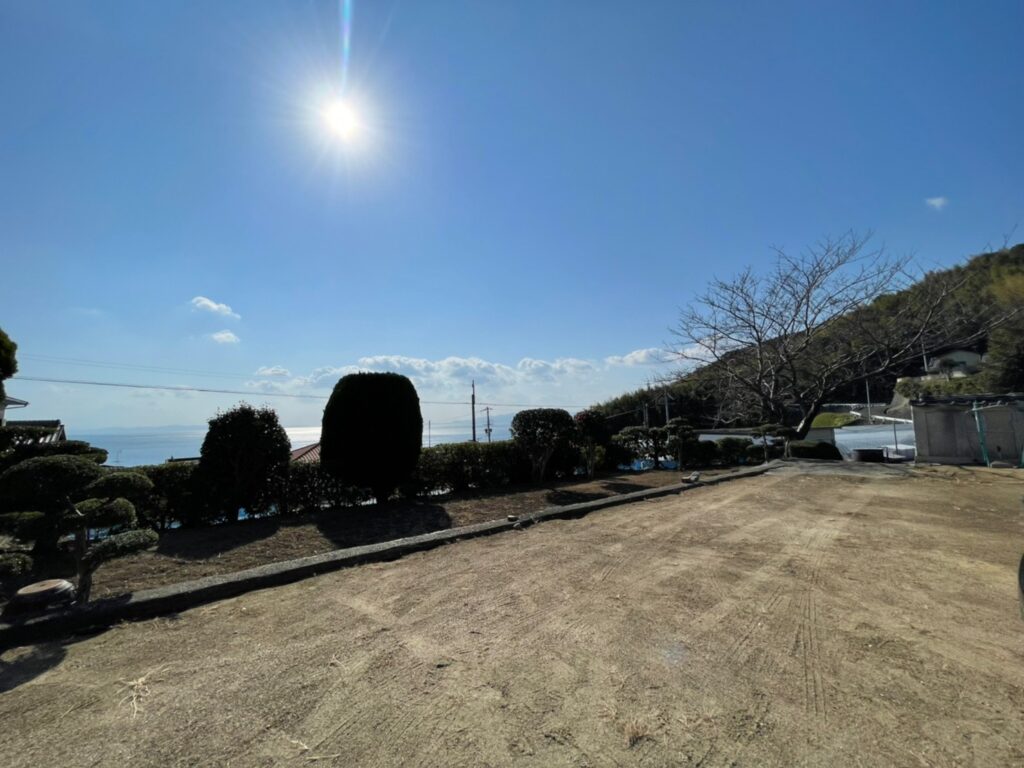 敷地から海の方角。高台なので視線が抜けます