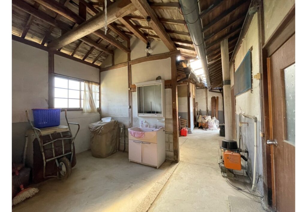 納屋の中。きれいに管理されています
