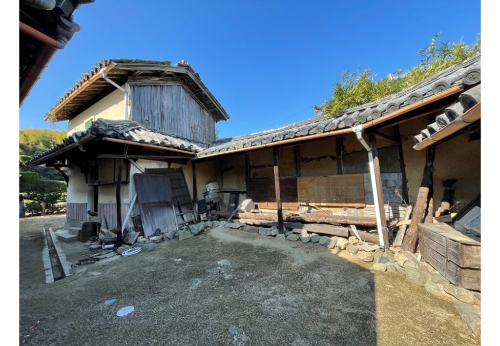 倉庫棟。作業場としてそのまま使えます