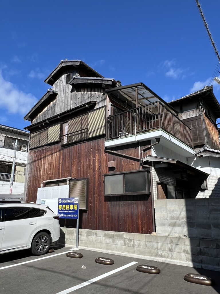「ちょこんと屋根」が乗った外観。かわいいだけではありません