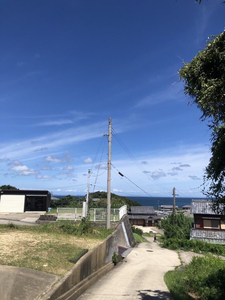 南あわじの西海岸側。夕暮れどきに街全体が染まります