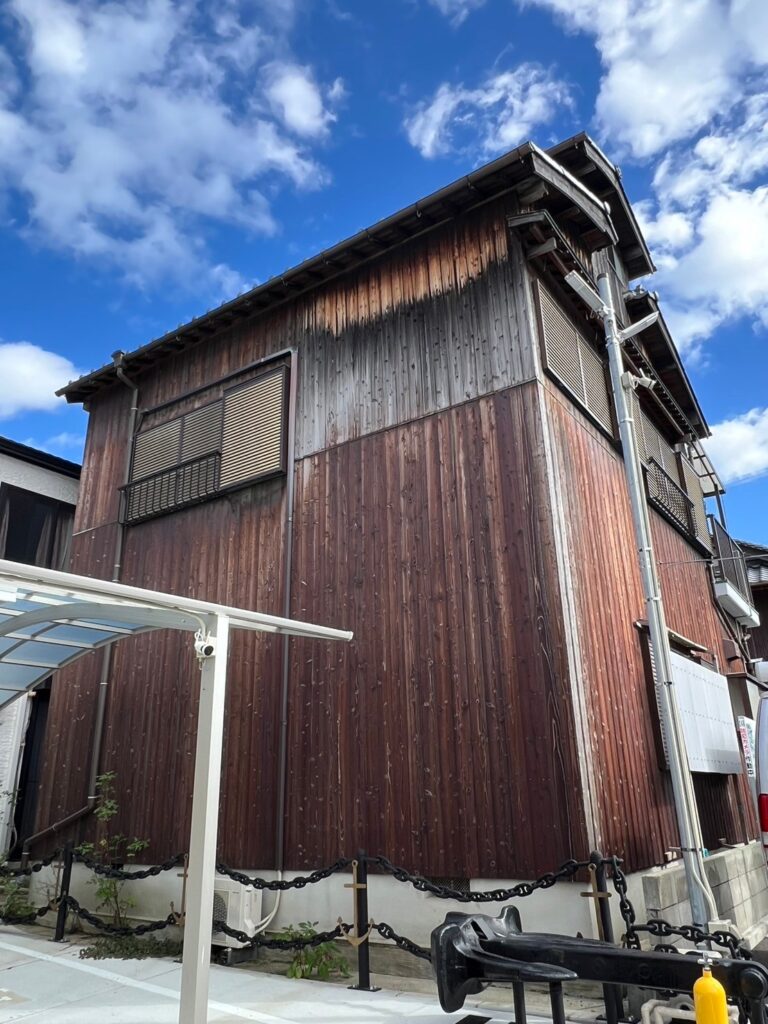 別アングル。木造の落ち着いた風格があります