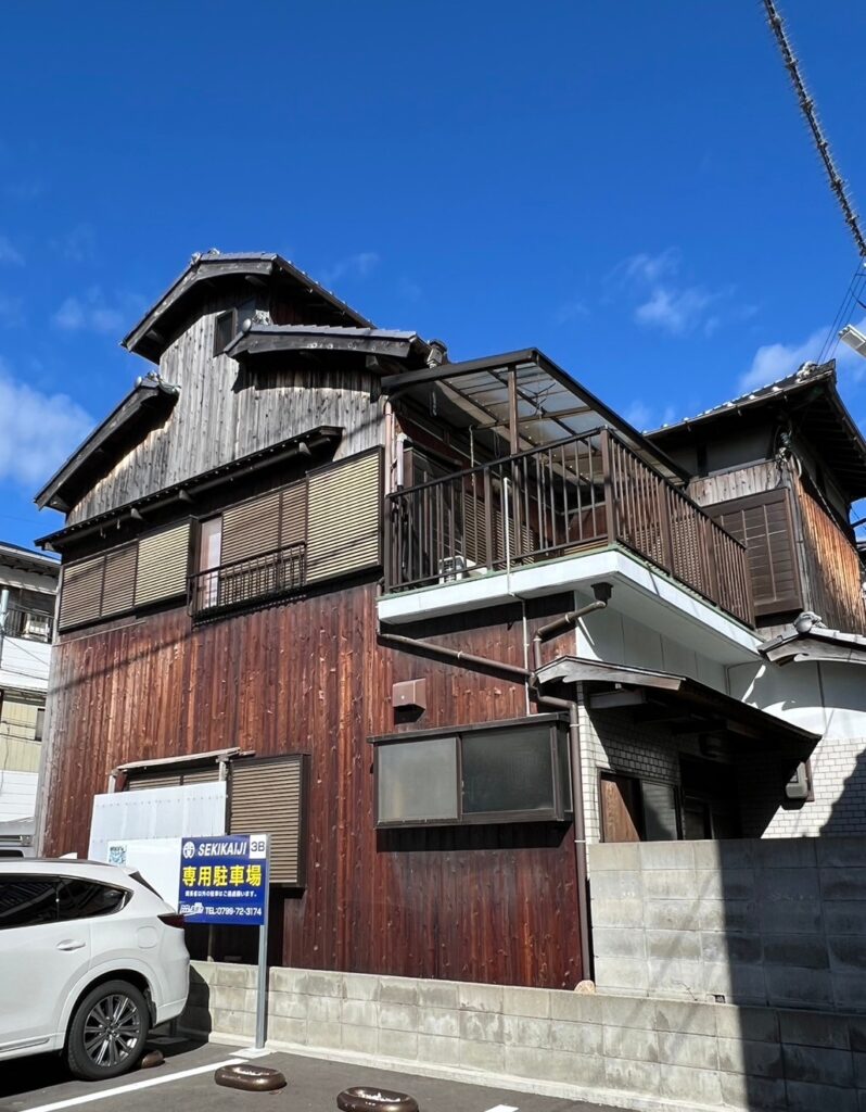 外観。平成5年築で、築30年を超えているとは思えない造りでした