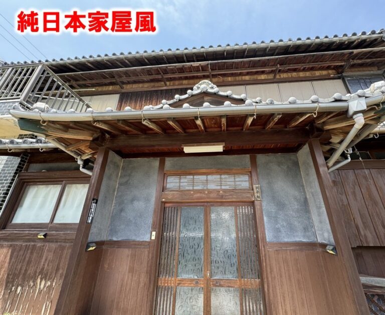 玄関。純日本家屋らしい造りが残っています