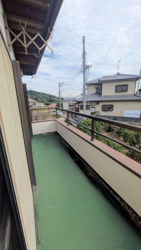二階のバルコニー。日当たりがよく、テラスとしても使えました
