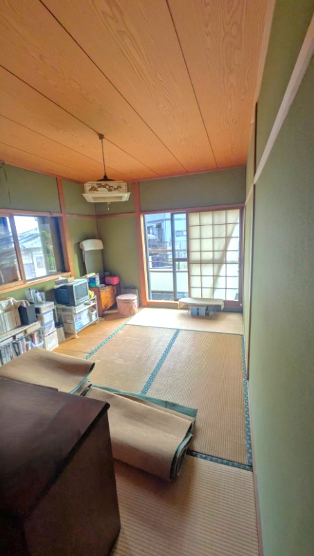 二階の部屋。バルコニーに面しています