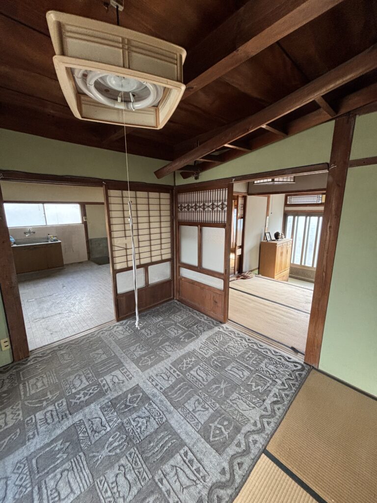 各所にしつらえられた建具。上質な木で丁寧に組んであります
