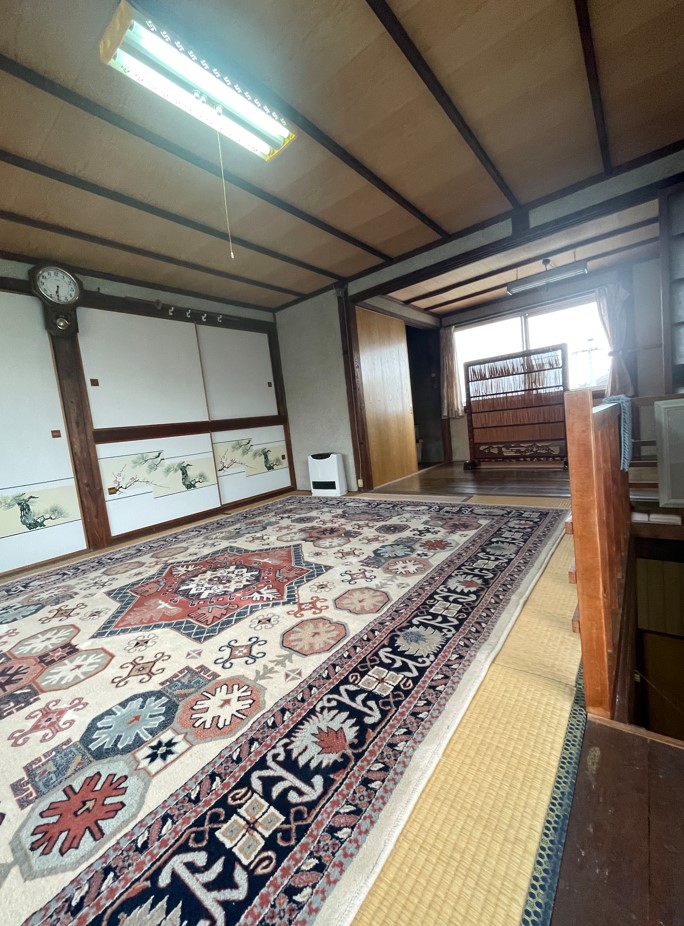 和室。欄間と造作が残っています