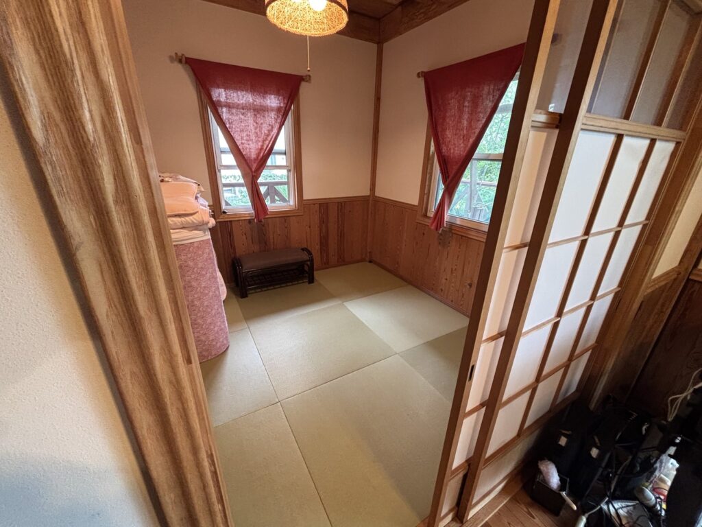 和室もあります。ログハウスの中に一室だけ