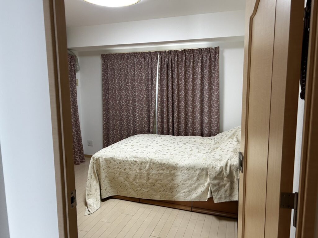洋室。全居室に収納が付いています