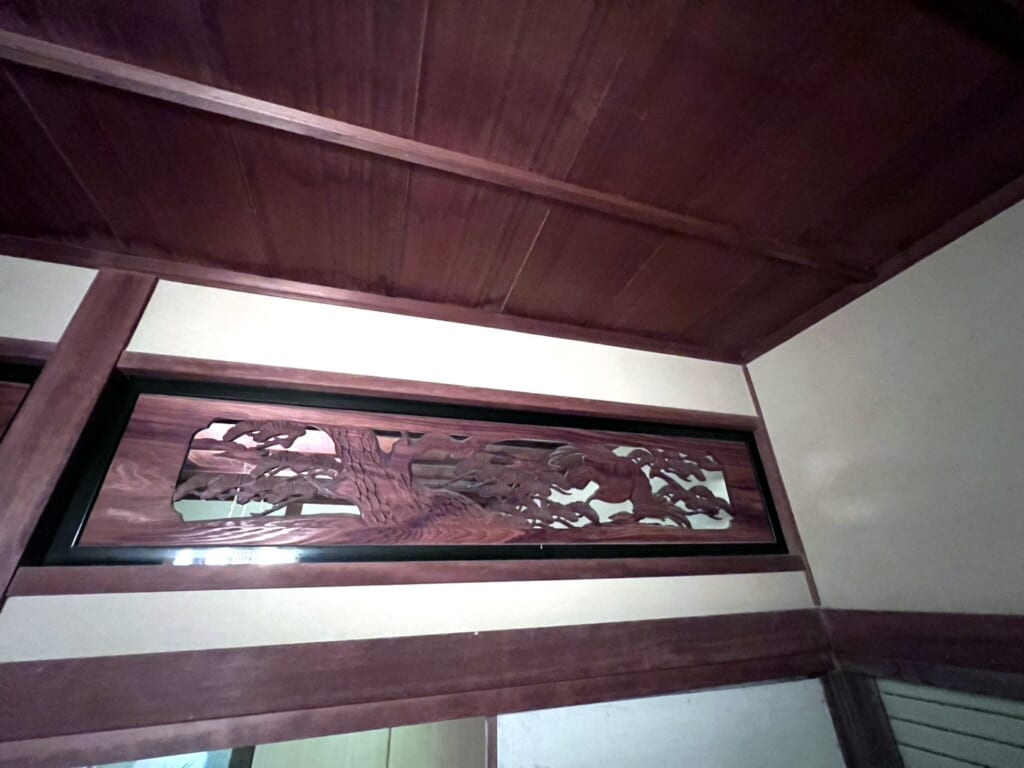 欄間の透かし彫り